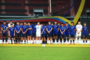 Nhìn lại cú ăn bốn khó quên của bóng đá Thái Lan