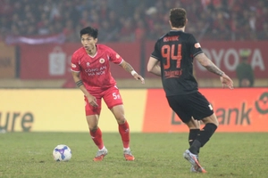 Video: Đoàn Văn Hậu tạo siêu phẩm để đời vào lưới Thanh Hóa