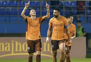 Ngoại binh HAGL tái hiện siêu phẩm ghi bàn của Đình Bắc vào lưới Saudi Arabia