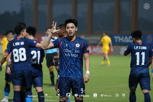 Đình Bắc ghi bàn trận thứ hai liên tiếp cho CAHN FC