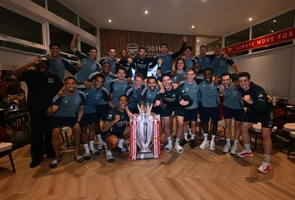 Video: Khoảnh khắc cầu thủ Arsenal ăn mừng chức vô địch NHA sau 22 năm chờ đợi