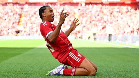 Liverpool coi Rio Ngumoha la cau thu khong the dung den.