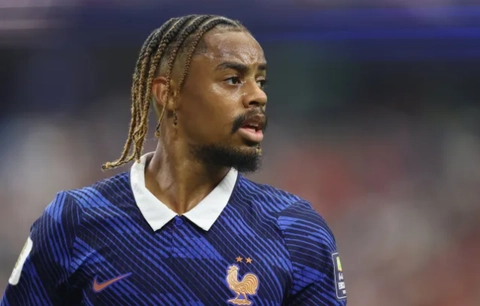 PSG doi so tien sieu khung vu Bradley Barcola.