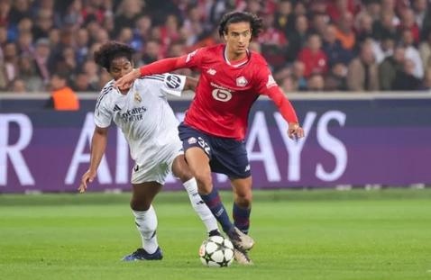 Fabrizio Romano len tieng vu Man City theo duoi Ayyoub Bouaddi.
