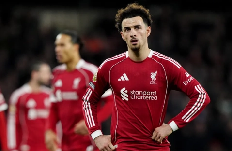 Inter Milan va Liverpool con cach nhau 5 trieu bang vu Curtis Jones