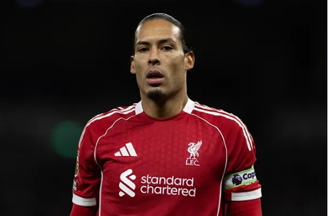 Arne Slot duoc khuyen day di Virgil van Dijk o He 2026.