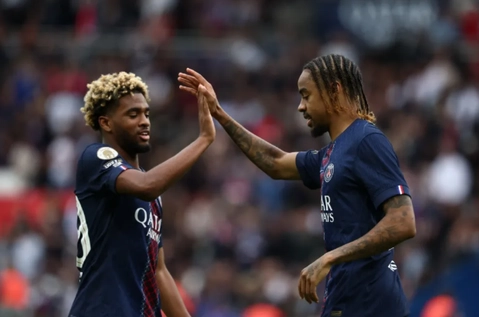 Liverpool dua them Ibrahim Mbaye cua PSG vao tam ngam.