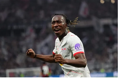 Liverpool rat quyet tam chieu mo Yan Diomande.
