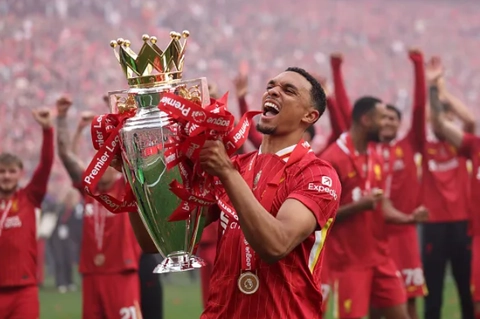 Liverpool duoc khuyen nen dua Trent Alexander-Arnold tro lai.