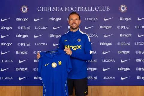 Chelsea chinh thuc cong bo thuong vu Jordan Henderson.