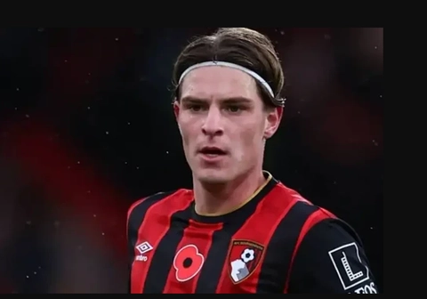 Alex Scott duoc nhieu doi bong quan tam.