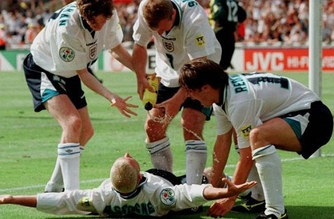 Hồi ký Euro 1996: Nốt thăng cuối cùng của Gazza