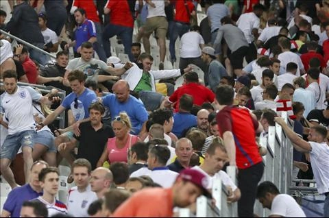 Bộ trưởng thể thao Nga chối bay vụ ẩu đả tại Euro 2016