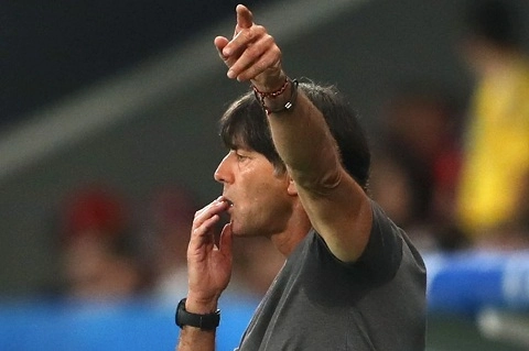Học trò ở ĐT Đức nói gì về sở thích dị của Joachim Low?