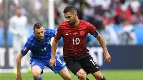 Ngôi sao Arda Turan  xin lỗi vì thất bại của Thổ Nhĩ Kỳ