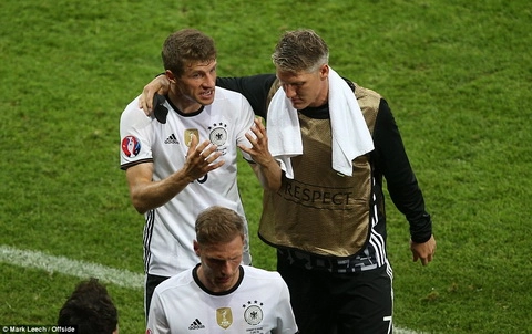 Pha xử lý lỗi siêu hài của Thomas Muller trận Đức 2-0 Ukraine