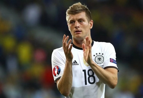 Toni Kroos vô đối Euro 2016 về số lượng đường chuyền
