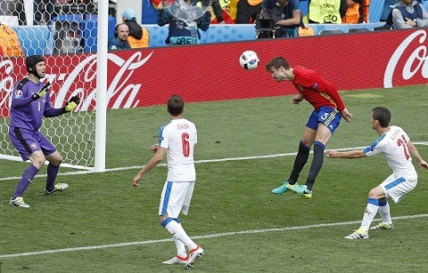 Tây Ban Nha 1-0 CH Séc: Sự bảo thủ chết người của Del Bosque