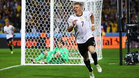 Schweinsteiger nói gì khi ghi bàn giúp Đức hạ đẹp Ukraine?