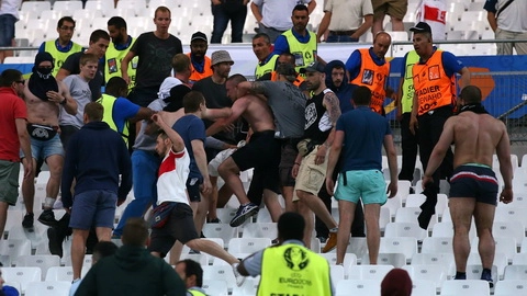 Quan chức LĐBĐ Nga gây sốc khi ủng hộ holigan đánh nhau tại Euro 2016