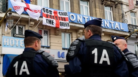 HLV Roy Hodgson: Tôi làm sao kiểm soát được đám holigan Anh