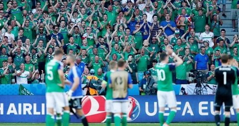CĐV Bắc Ai Len chết ngay trên khán đài tại Euro 2016