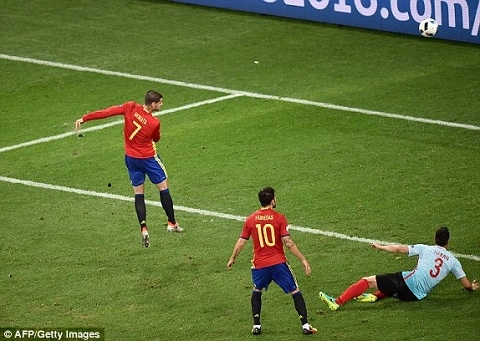 Morata đánh đầu kỹ thuật mở tỷ số trận đấu TBN vs TNK