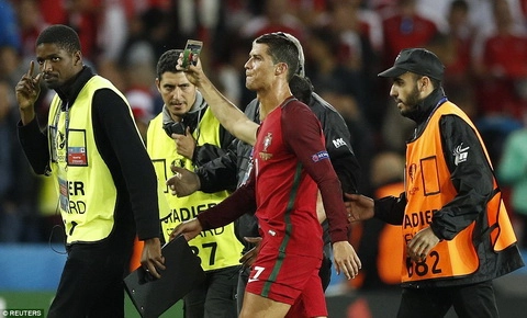 Cris Ronaldo vẫn nắm giữ ngôi vua mạng xã hội tại Euro 2016