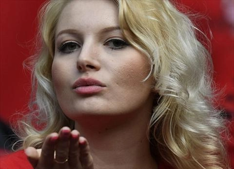 Các fan nữ Albania lại đại náo trên khán đài