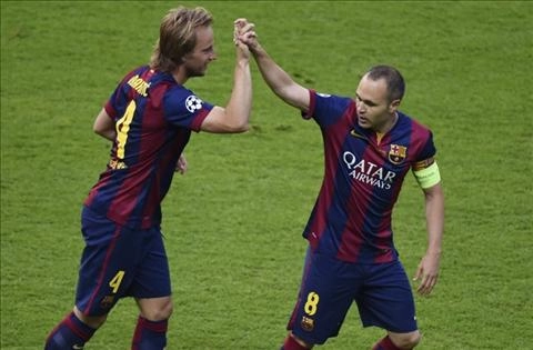 Đồng đội tại Barca trù Iniesta và Busquets bị “loạn não”