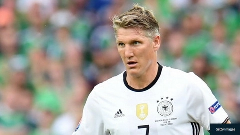 Schweinsteiger: ĐT Đức cần giữ đôi chân trên mặt đất