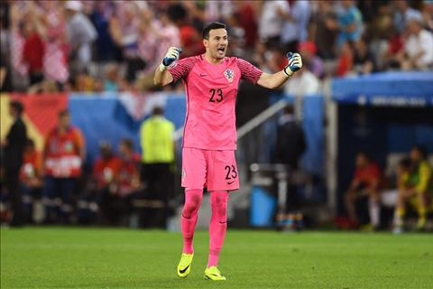 Thủ môn Croatia tiết lộ bí quyết cản phá quả 11m của Ramos