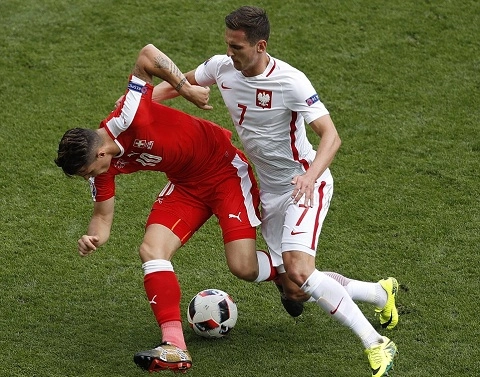 Dư âm Thụy Sĩ 1-1 Ba Lan: Ngày đáng quên của Granit Xhaka
