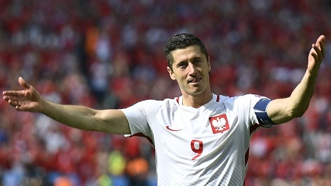 HLV Ba Lan lên tiếng bảo vệ Lewandowski trước bão chỉ trích