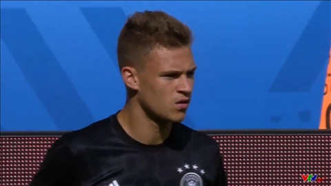 Sao trẻ Joshua Kimmich khởi động trước trận Đức vs Slovakia