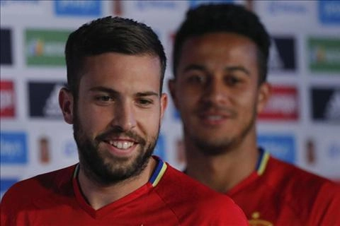 Thầy trò ĐT Tây Ban Nha hợp lực “tấn công” báo chí