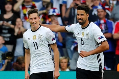 Tiền vệ Julian Draxler ghi bàn theo thế con nhà võ (Trực tiếp Đức 3-0 Slovakia)