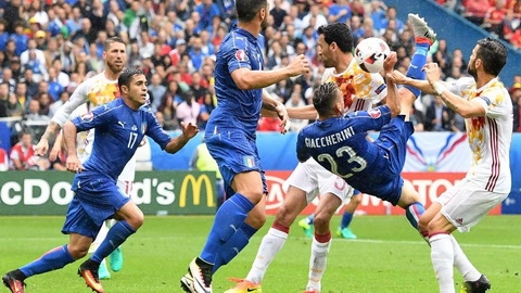 HLV Conte tuyên bố: Italia không phải là Catenaccio