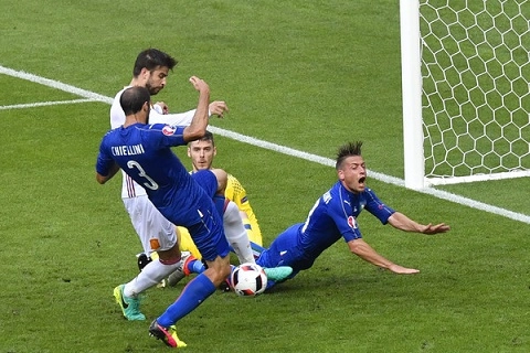 Mổ băng Italia 2-0 TBN: Không chỉ có Catenaccio