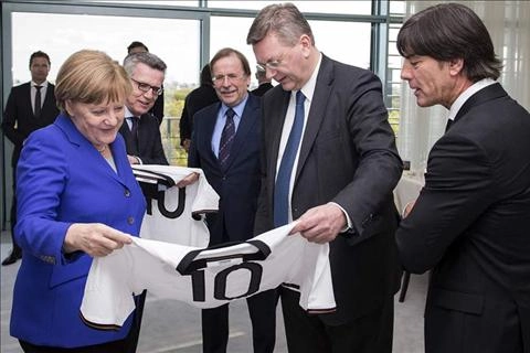 Nữ thủ tướng Merkel gửi thư khích lệ ĐT Đức