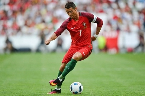 Ronaldo thản nhiên sau thắng lợi huỷ diệt Estonia