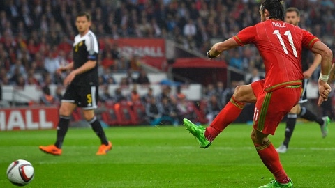 Gareth Bale đe dọa Ronaldo trước đại chiến