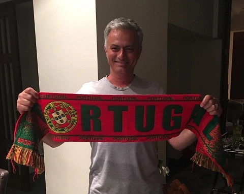 HLV Jose Mourinho phấn khích ăn mừng chức vô địch Euro 2016 của BĐN