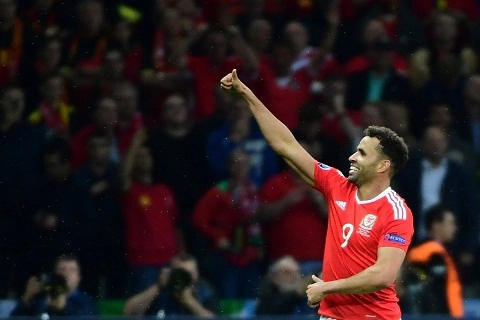 Hal Robson-Kanu thách thức Pepe trước thềm bán kết Euro 2016