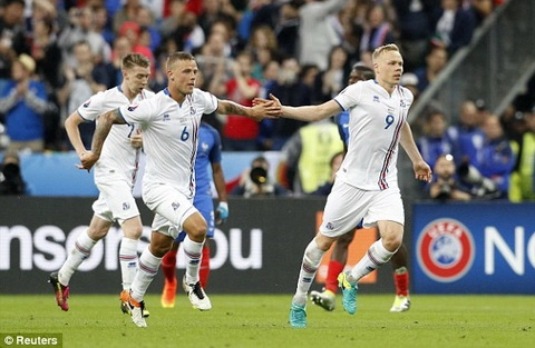 Sigthorsson rút ngắn cách biệt còn 1-4 (Trực tiếp Pháp vs Iceland)