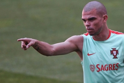 HLV Fernando Santos úp mở về khả năng ra sân của Pepe