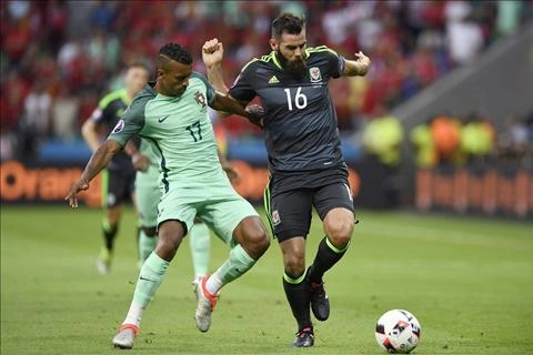 Sao tuyển Xứ Wales không phục Ronaldo