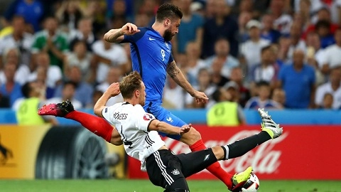 Dân mạng chế giễu Giroud sau pha bứt tốc thảm họa trước Đức
