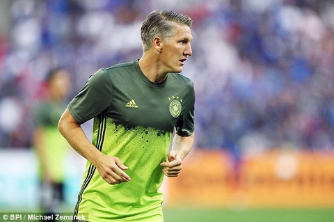 Schweinsteiger sút xa nguy hiểm suýt thành bàn (Trực tiếp Đức vs Pháp)