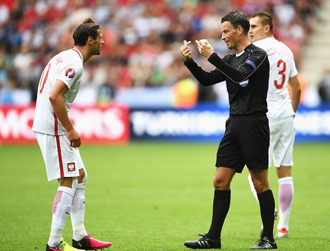 Trọng tài bắt trận chung kết Euro 2016: Thần may mắn của BĐN và Ronaldo